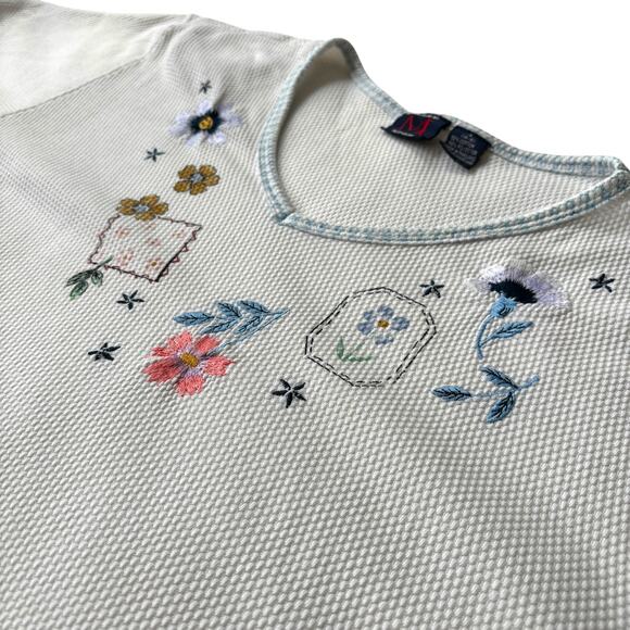 Renee M Sport embroidered waffle‑knit V‑neck tee white blue trim L 14‑16 - Picture 7 of 8